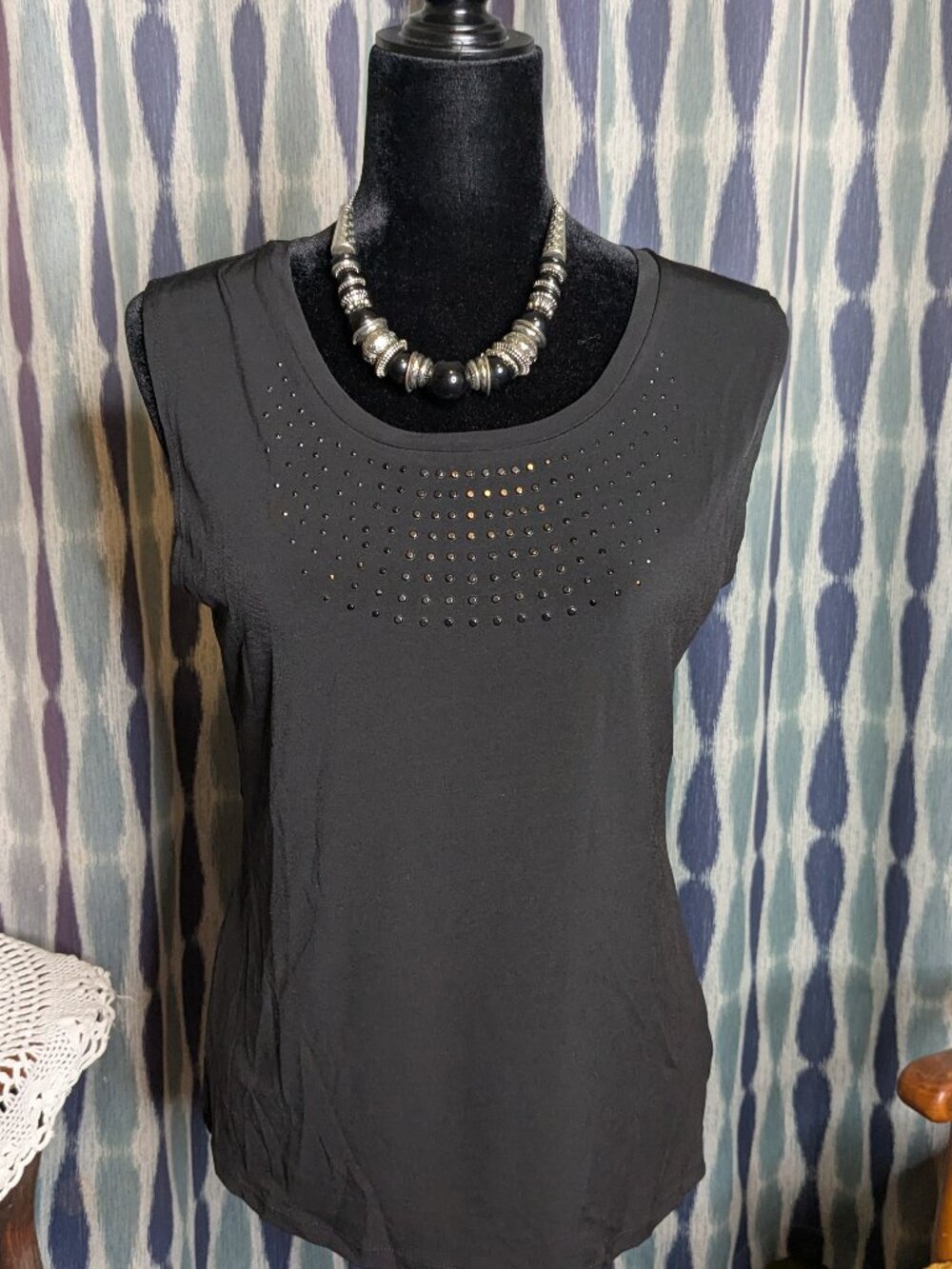 Jones Studio Black Rhinestone Sleeveless Shell Top M